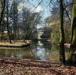 849154 Gezicht op de waterpartij in het bos bij het huis Nieuw Amelisweerd (Koningslaan 1) te Bunnik.